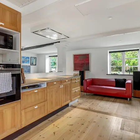 6 Bedroom Lovely In