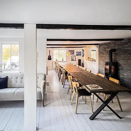 6 Bedroom Lovely In *